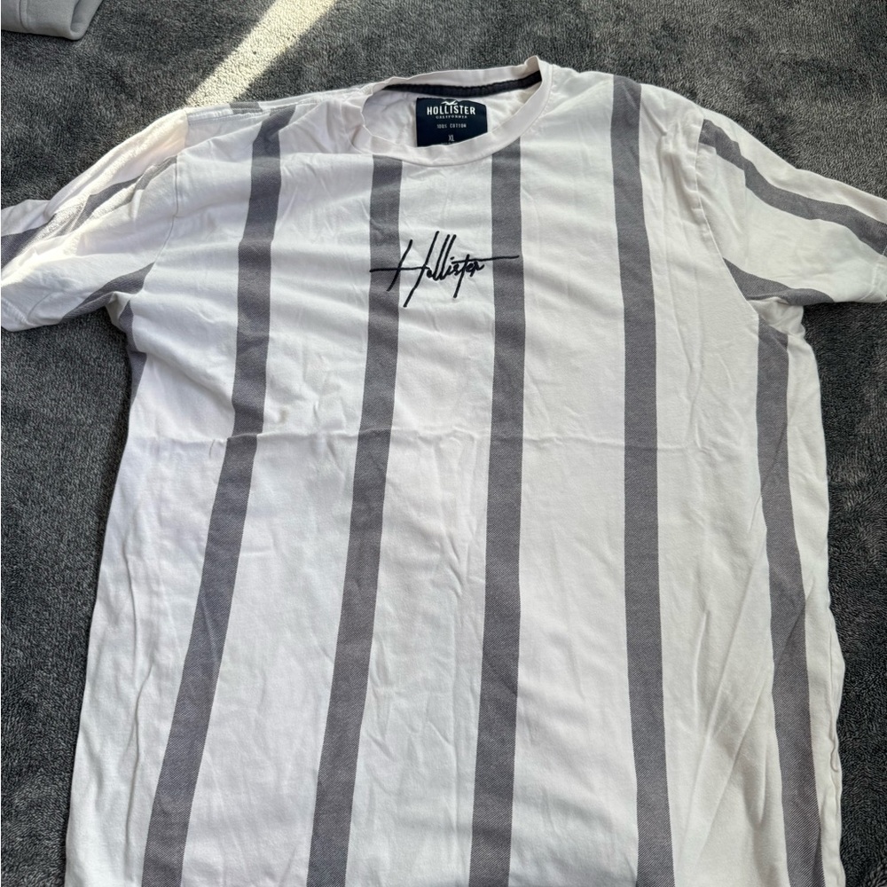 Hollister White and Gray Short Sleeve Tee